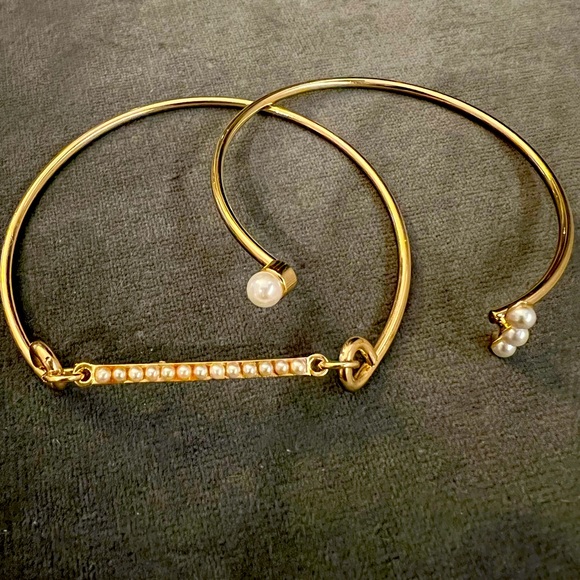 2 pearl bracelets for $18 - Picture 2 of 3